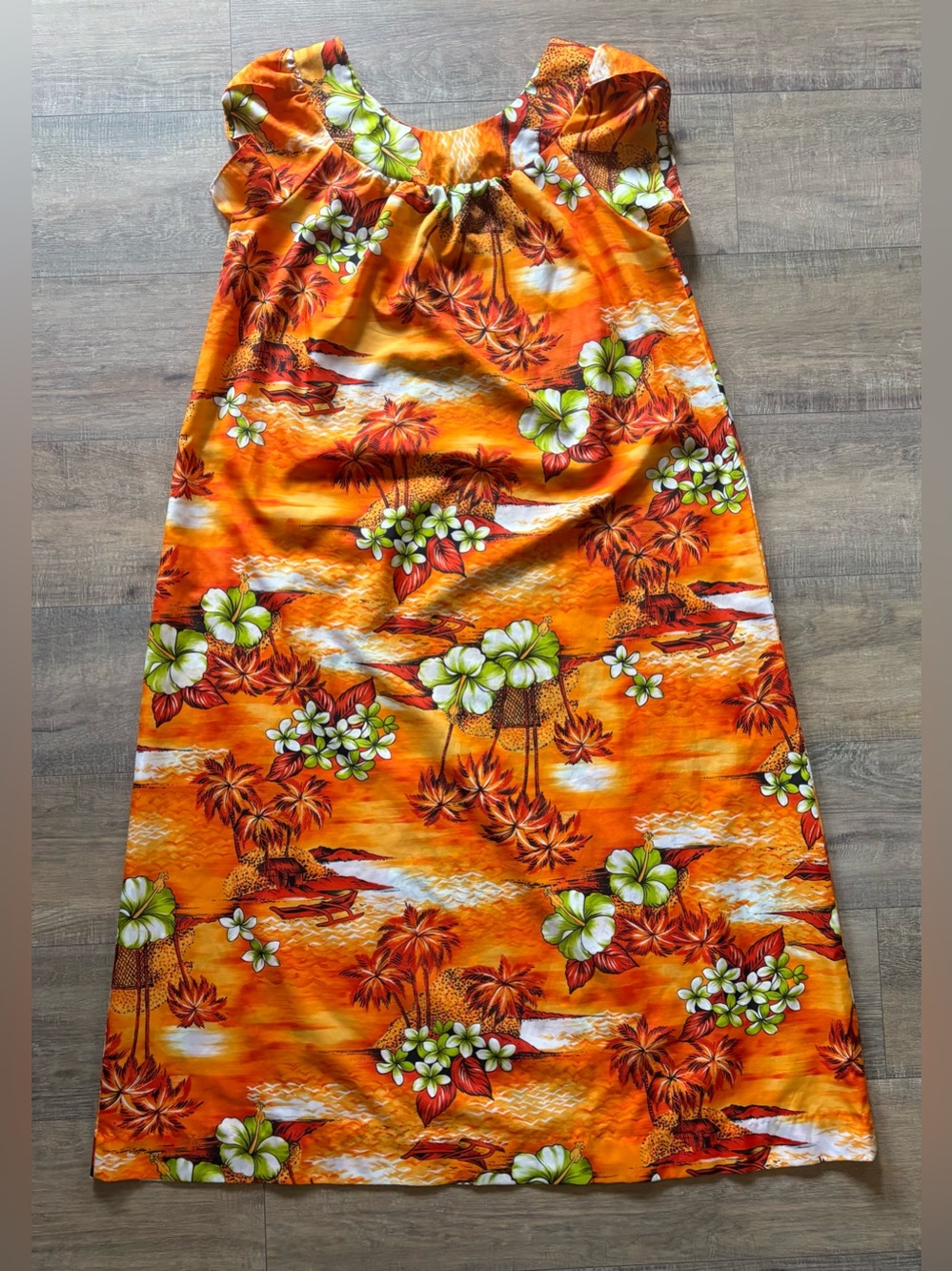 Vintage Hukilau Fashions women’s size 12 Hawaiian floral print muumuu dress